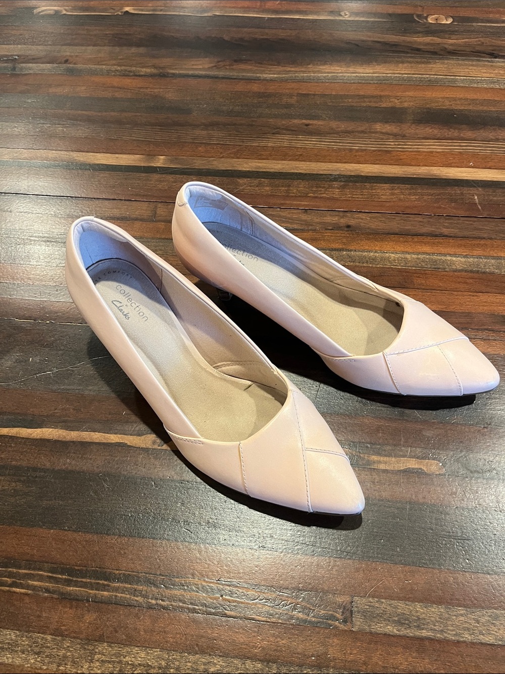 Clarks Women’s nude Pointed-Toe Flats 7 1/2